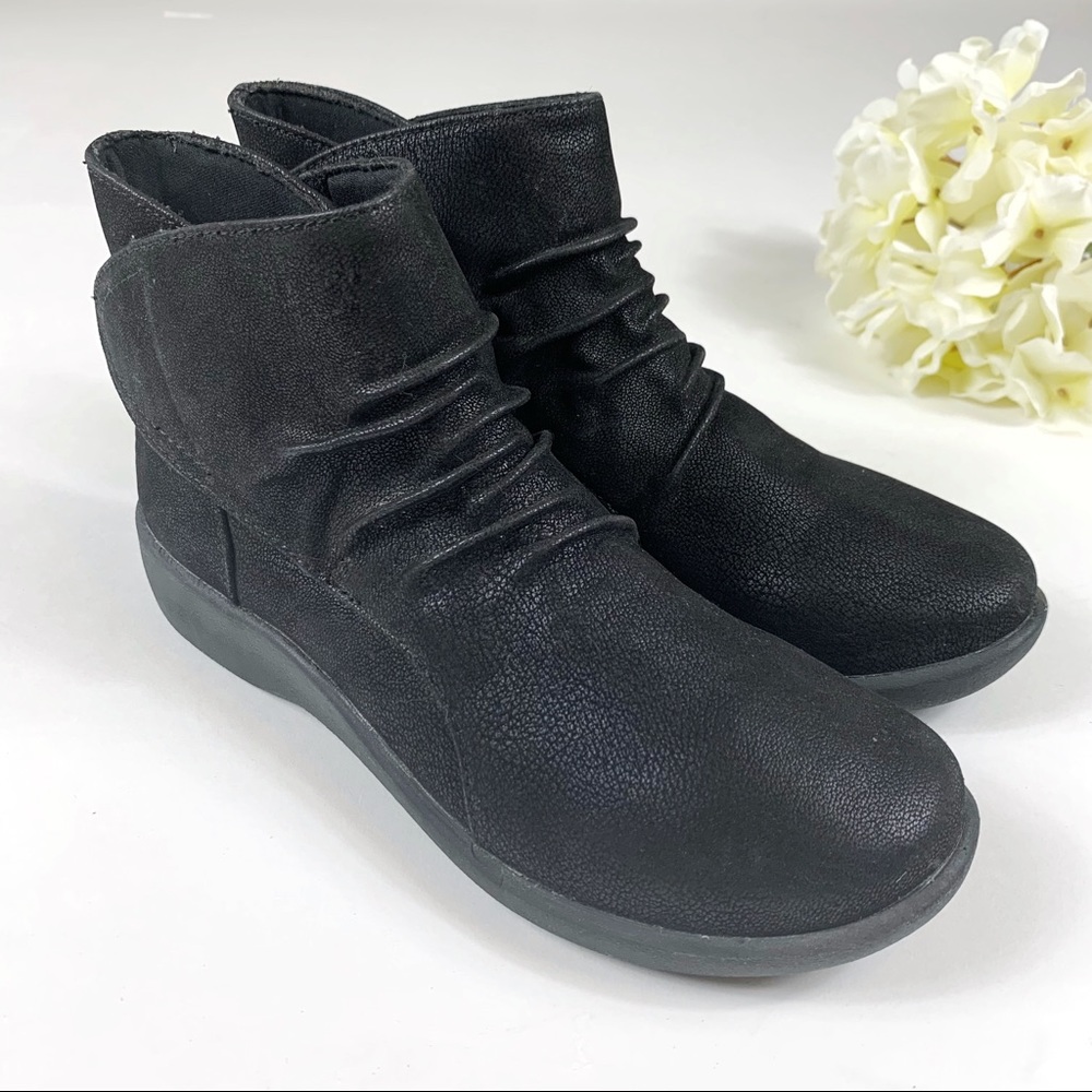 Clarks Sillian Sway CloudSteppers Boots - 5.5